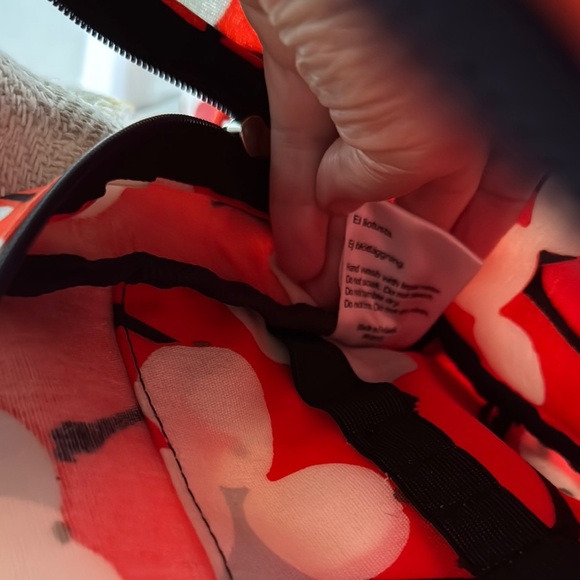 Marimekko Lumimarja Snowberry Red Orange Cosmetic Travel Bag - Picture 7 of 8